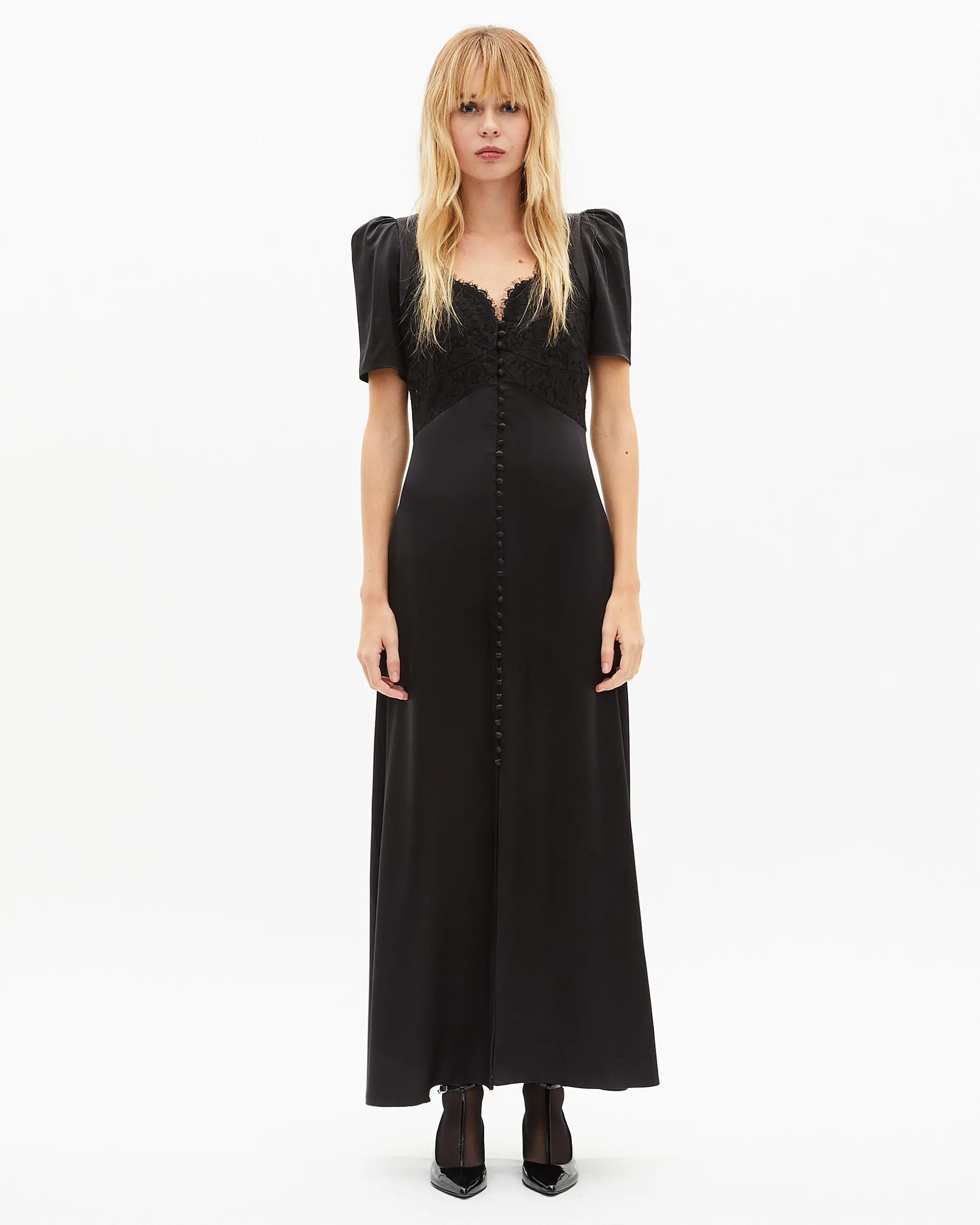 Robe longue en soie avec dentelle noire