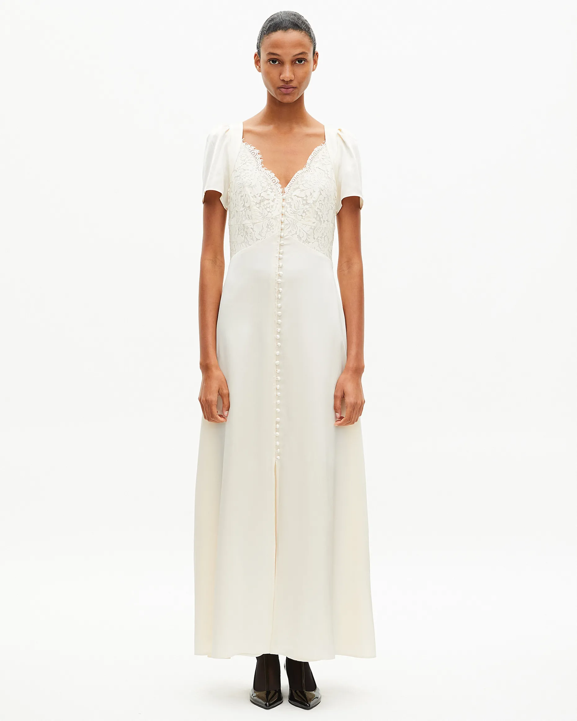 Robe longue en soie avec dentelle ecru