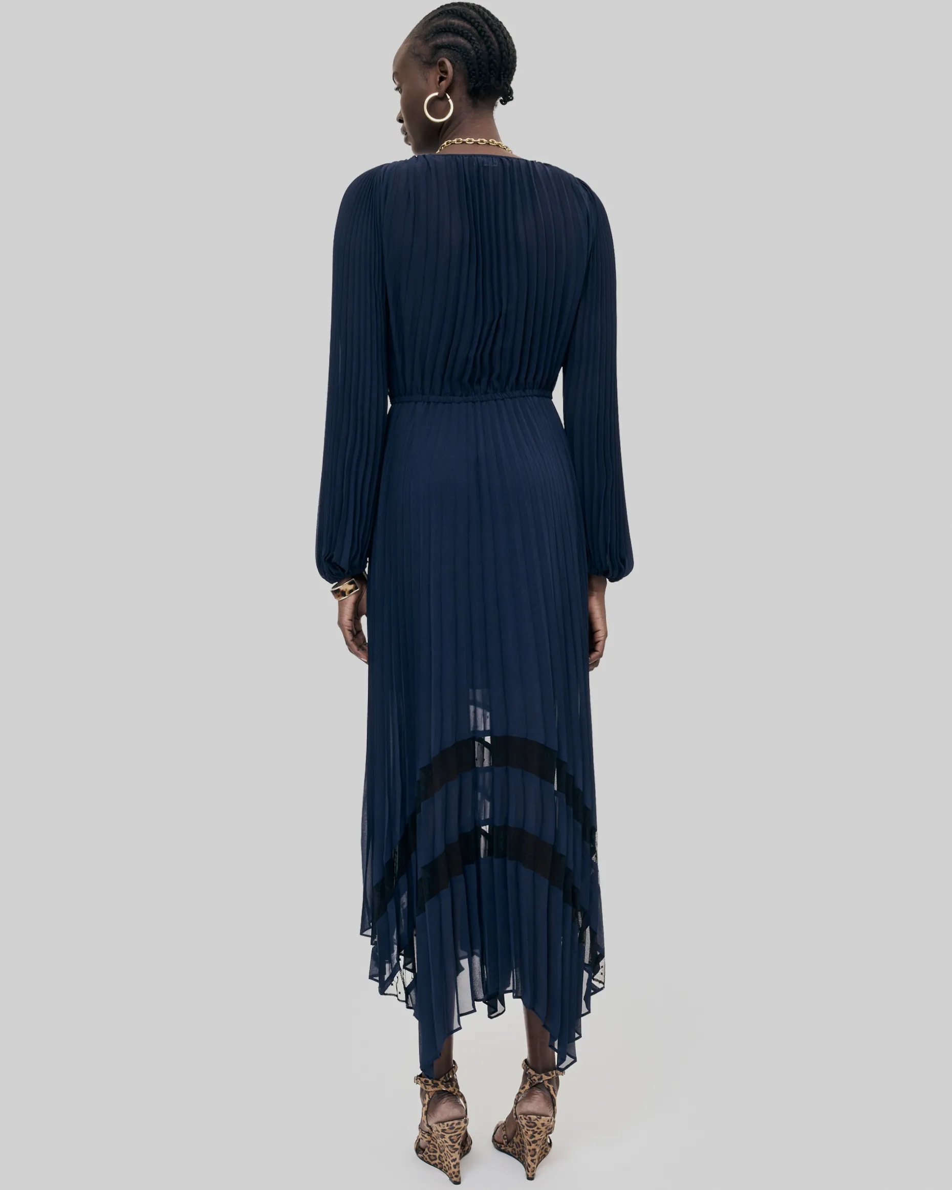 Robe longue plissée avec dentelle bleu marine