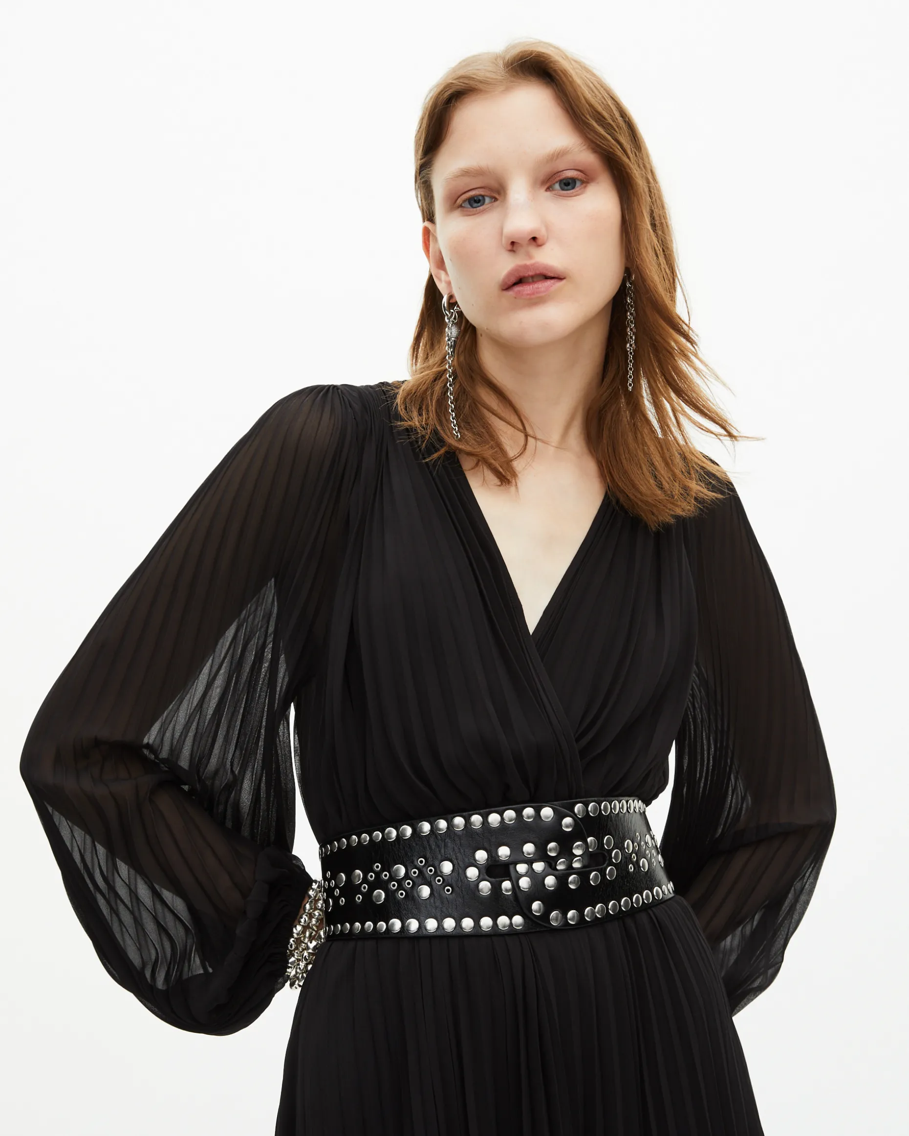 Robe longue plissée avec dentelle noire