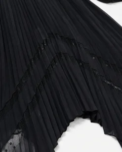 Robe longue plissée avec dentelle noire