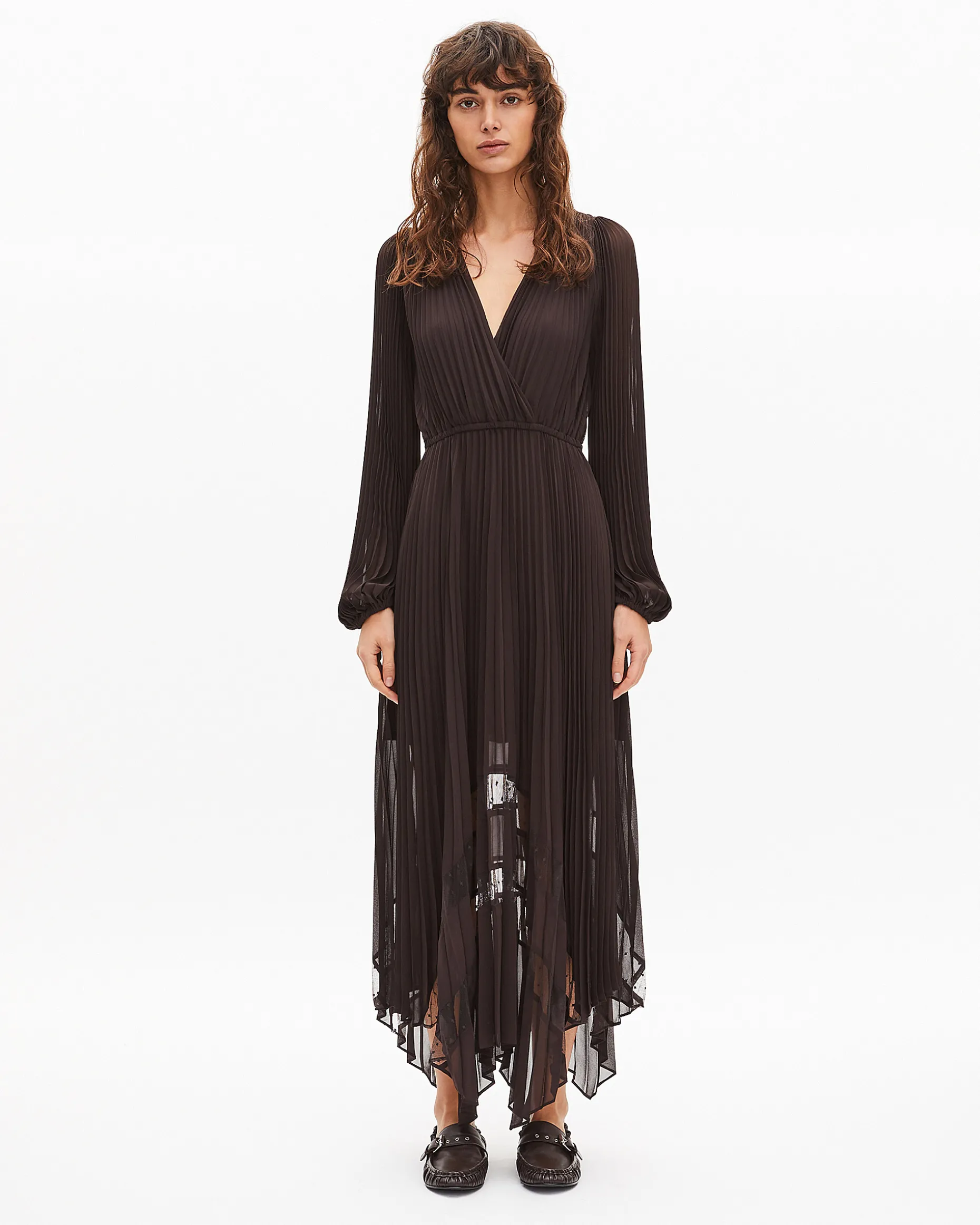 Robe longue plissée marron