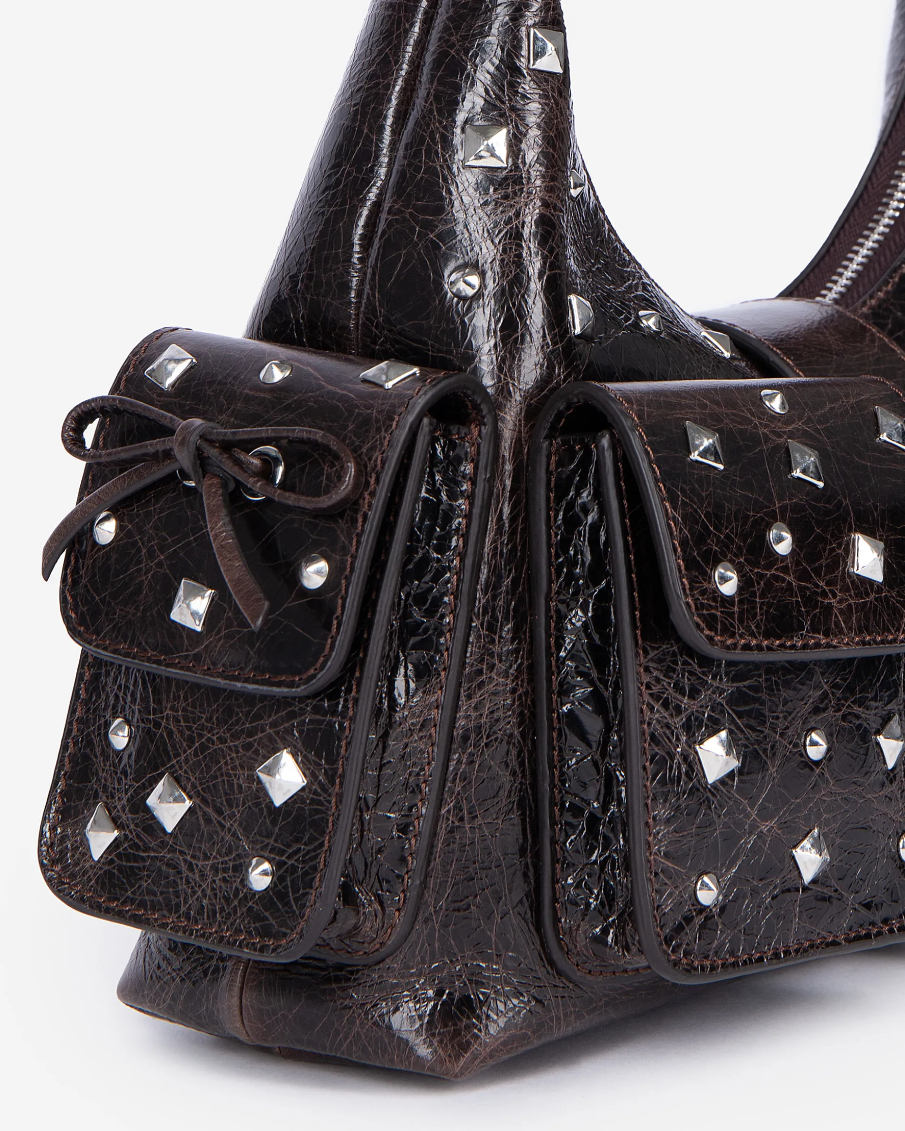 Sac Amelia clouté en cuir craquelé marron