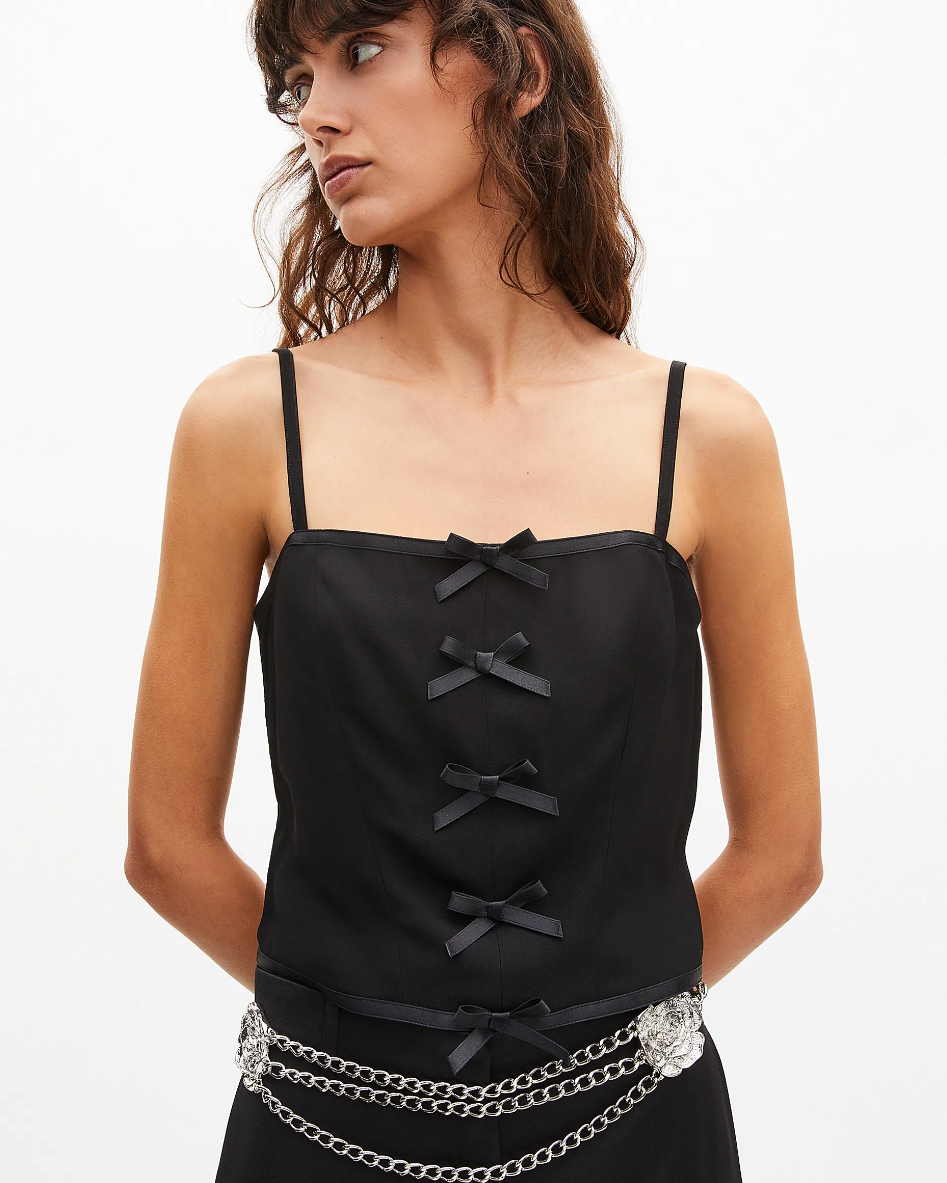 Top avec détails de nœuds noir