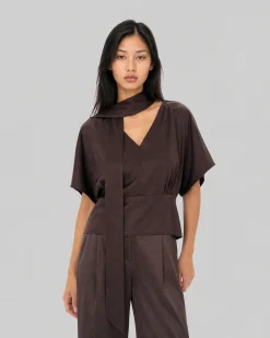 Top avec lavallière en satin marron