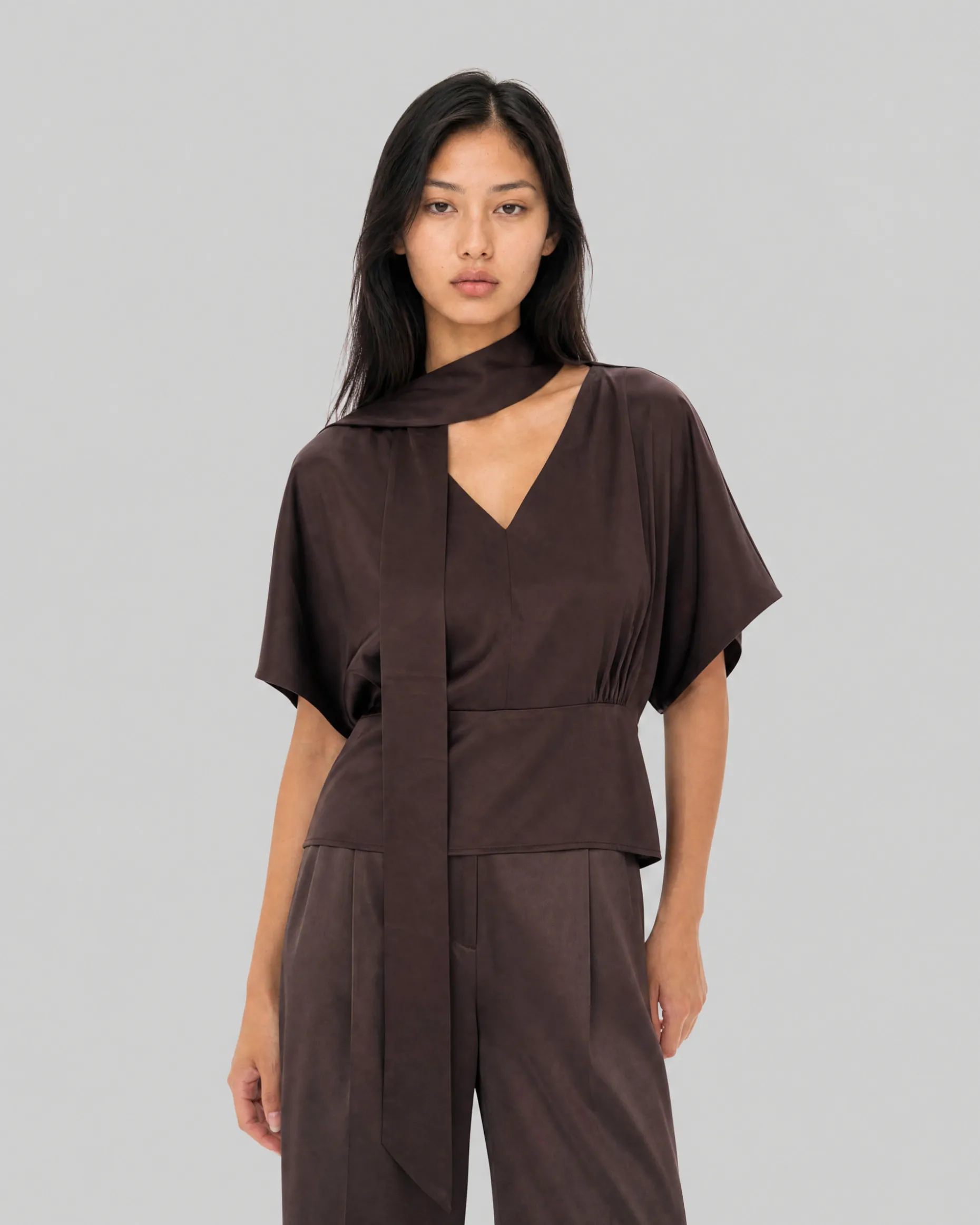 Top avec lavallière en satin marron