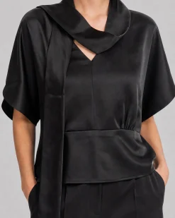 Top avec lavallière en satin noir