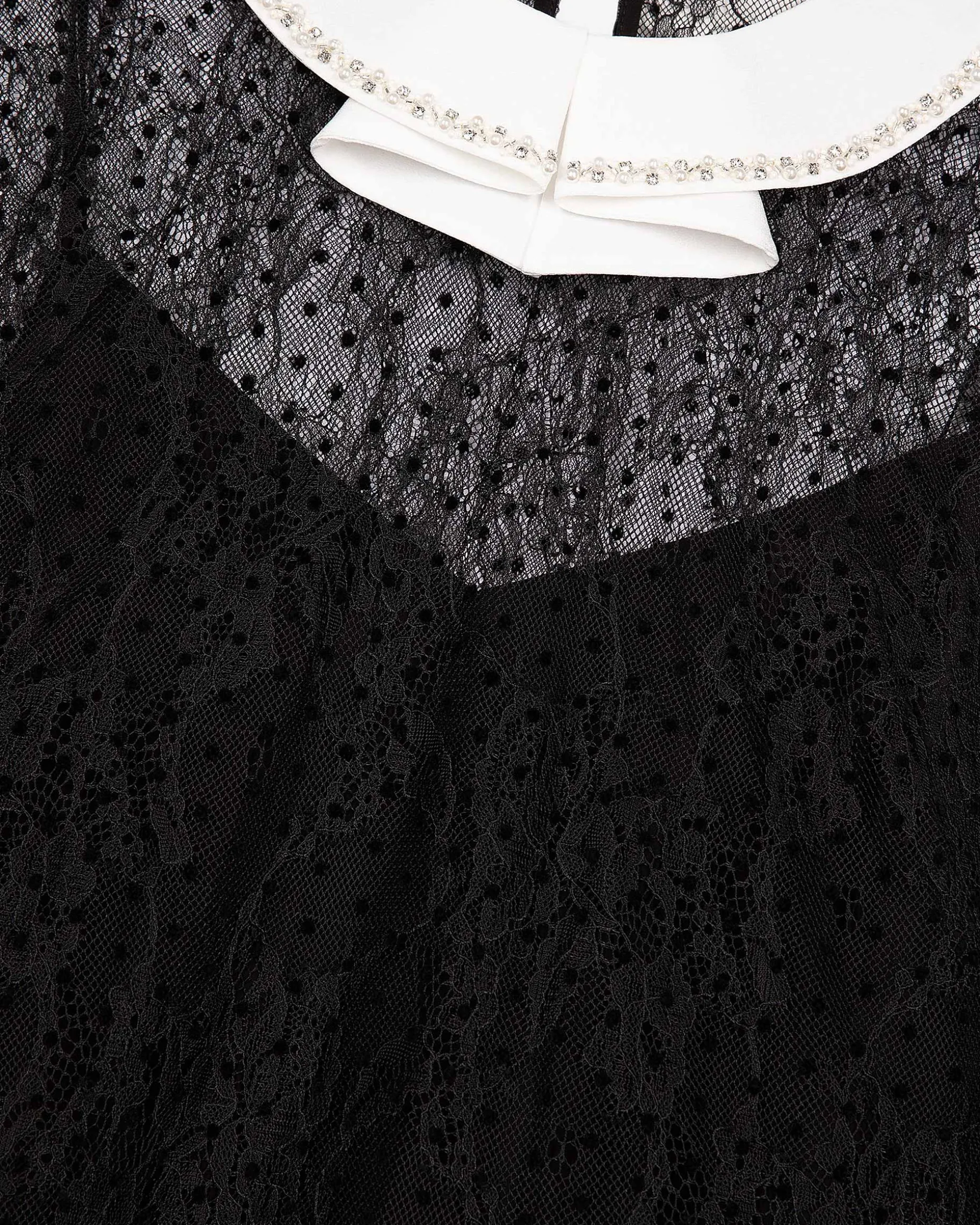 Top en dentelle plumetis avec strass noir