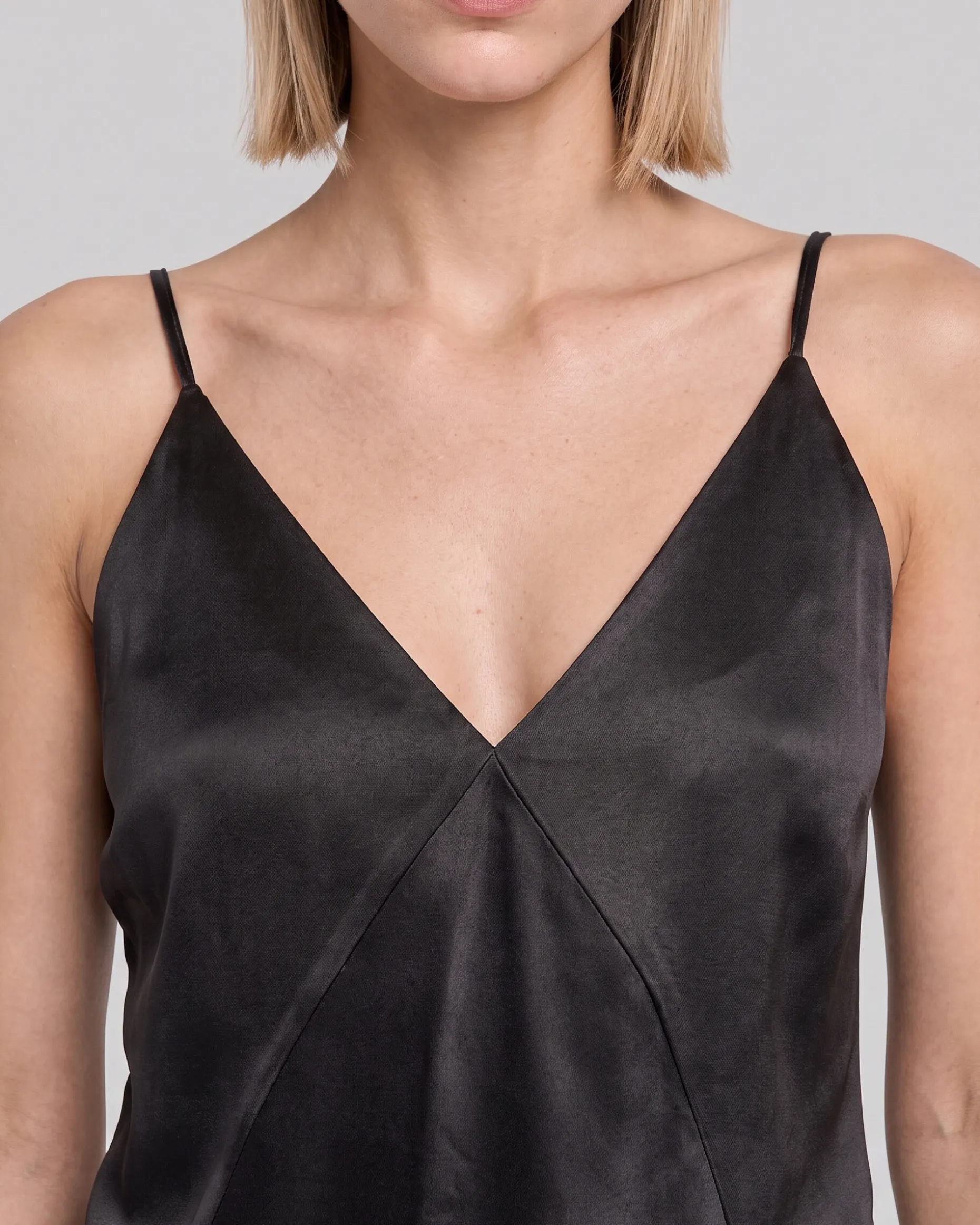 Top fines bretelles en satin noir