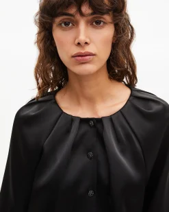 Veste courte effet cape en satin noire