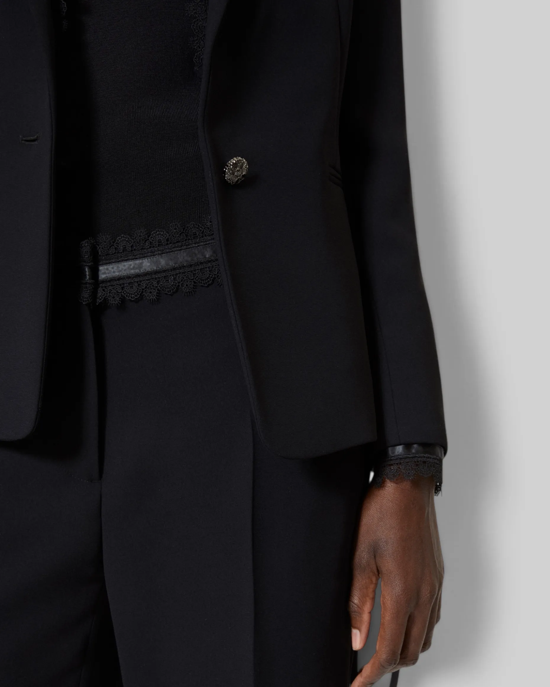 Veste tailleur avec bande dentelle noire