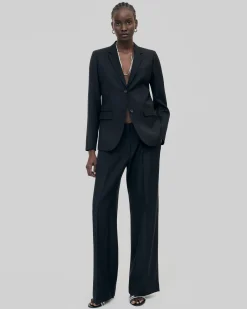 Veste tailleur en laine coupe cintrée noire
