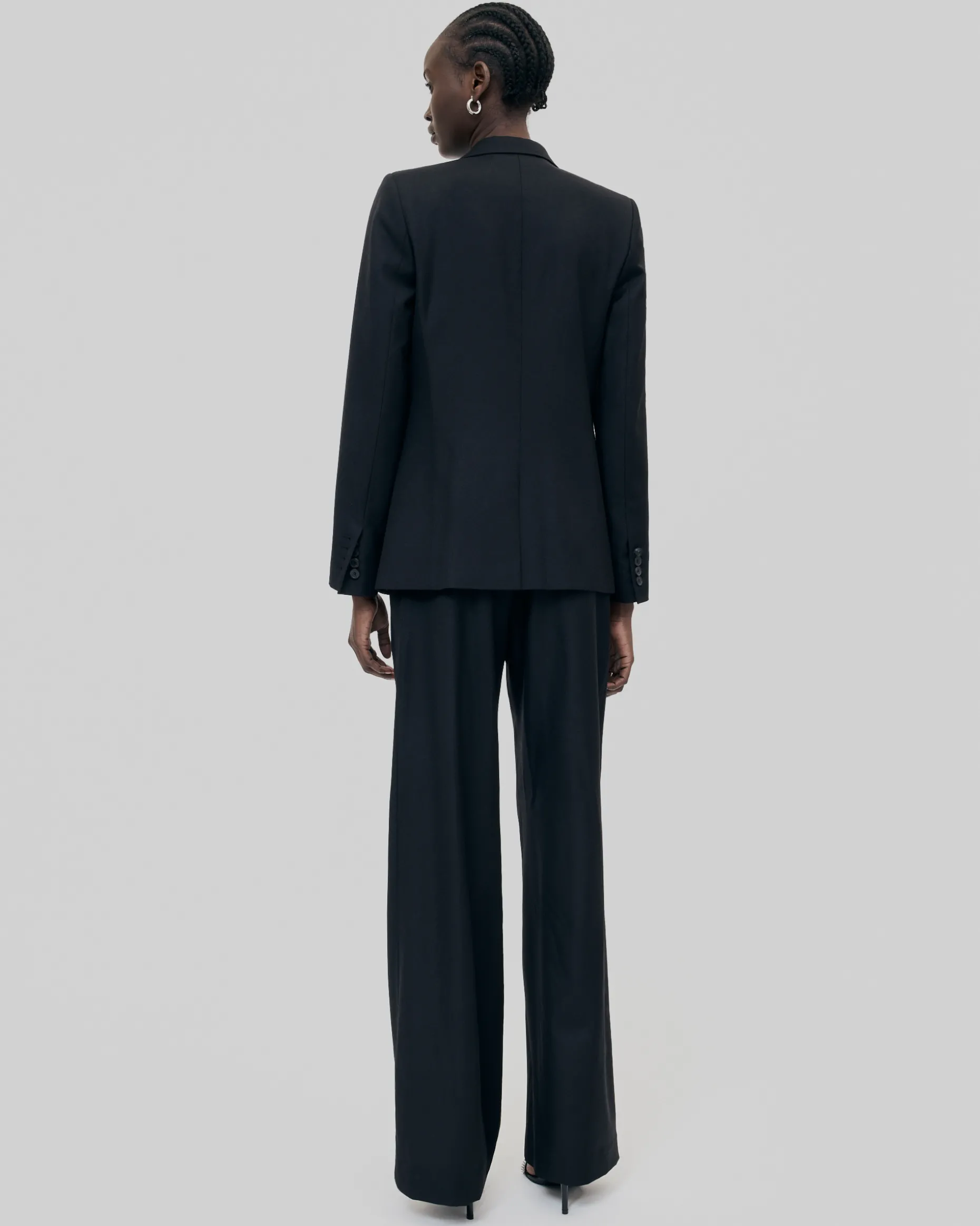 Veste tailleur en laine coupe cintrée noire
